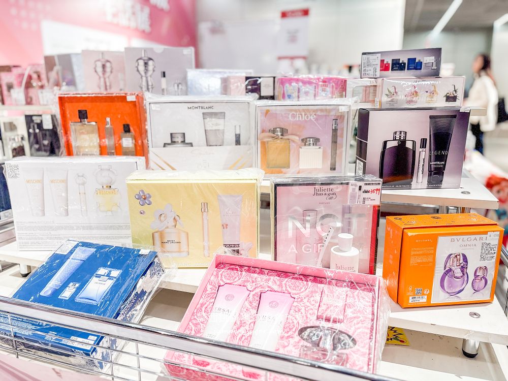 台北信義區香水快閃店登場！名牌Outlet全面下殺，限時至3/15 ；地址 : 信義區松高路11號(DREAM PLAZA地下2樓/統一阪急連通口)