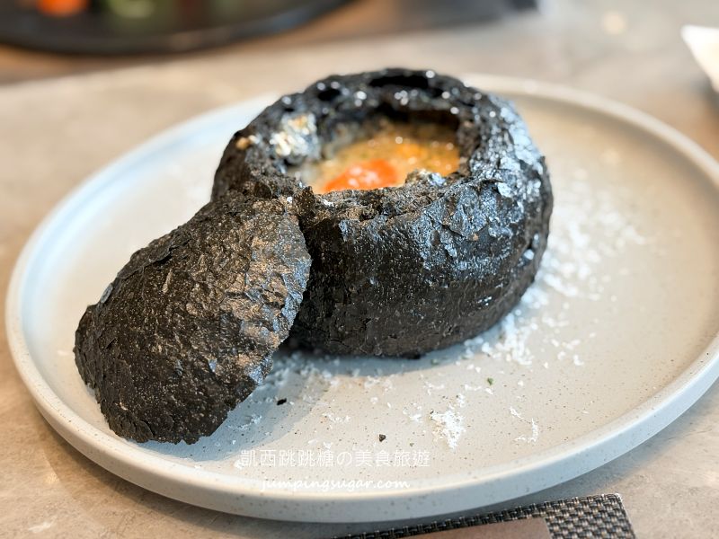 《暗黑破壞神》搬進台北飯店！電梯秒變傳送門、點餐要通關密語 (台北六福萬怡酒店7樓The Lounge)