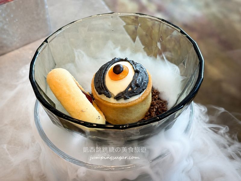 《暗黑破壞神》搬進台北飯店！電梯秒變傳送門、點餐要通關密語 (台北六福萬怡酒店7樓The Lounge)