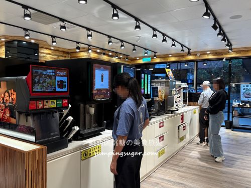 台北最強「六扇門」小火鍋！170元爽吃豆花、麻婆豆腐、自助吧吃到飽(菜單價錢)