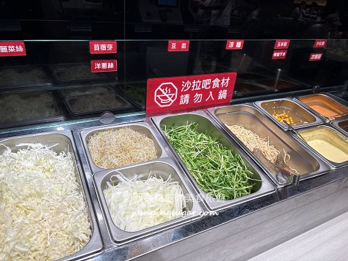 台北最強「六扇門」小火鍋！170元爽吃豆花、麻婆豆腐、自助吧吃到飽(菜單價錢)