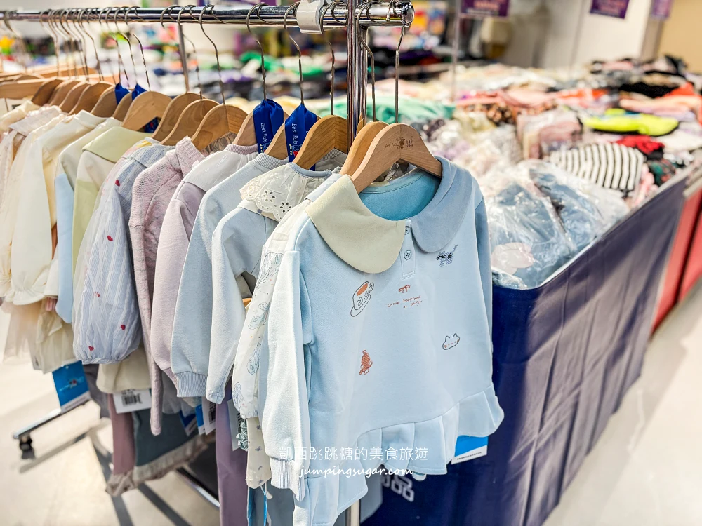 【桃園限時特賣】爸媽快衝!童裝149元起、童書39元起,從嬰幼兒到160cm大童都有,只到10/11!桃園南平路301號(桃知道GELEVEN PLAZA三樓) 【桃園限時特賣】爸媽快衝!童裝149元起、童書39元起,從嬰幼兒到160cm大童都有,只到10/11!桃園南平路301號(桃知道GELEVEN PLAZA三樓)